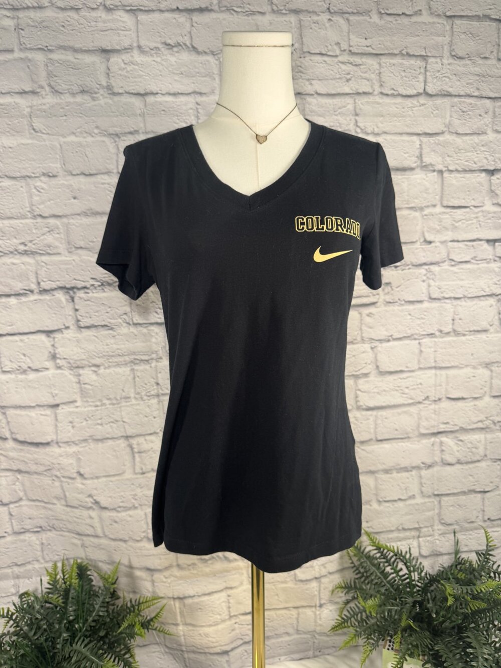 Nike Colorado Buffaloes Black V-Neck Tee Womens S Dri-FIT Gold Logo CU Boulder